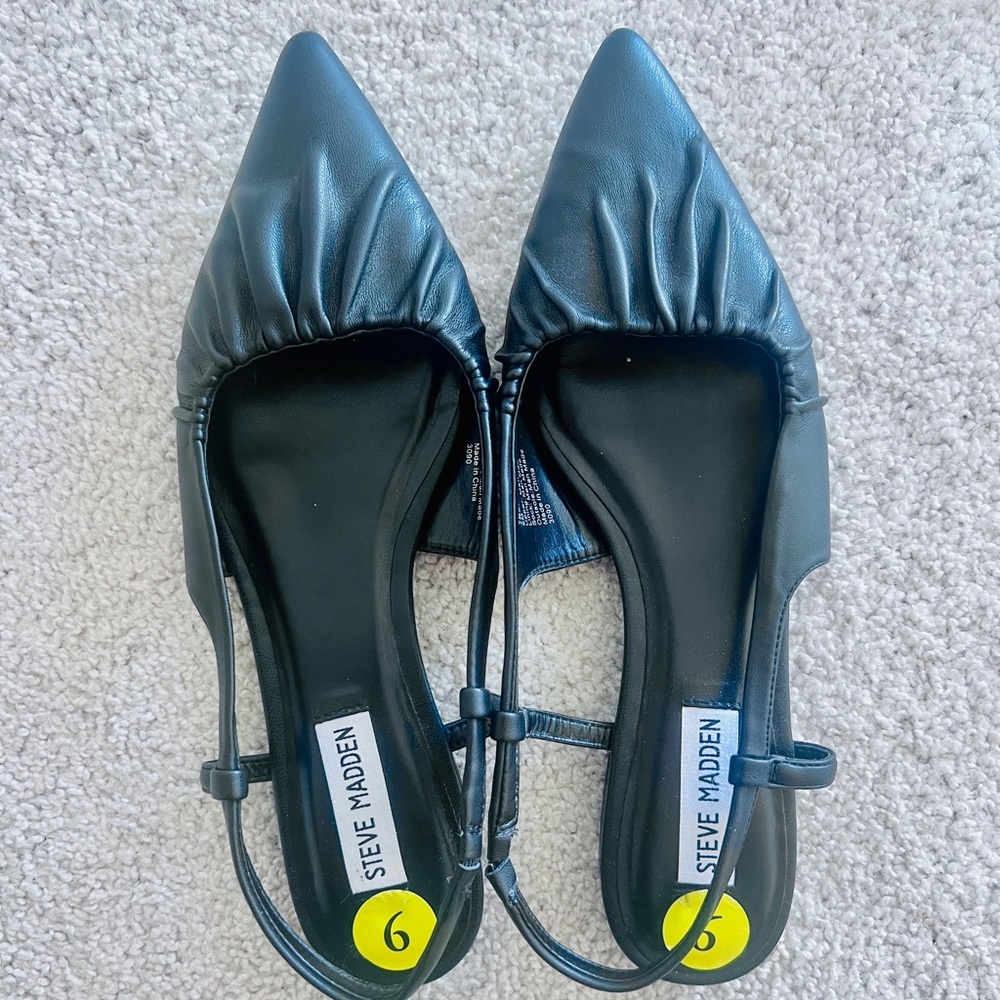 Steve Madden Black Pointed toe Flats